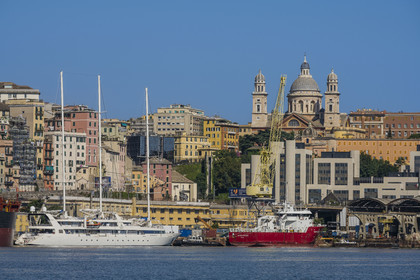 Italie, Ligurie, Gênes, le port, zone Est qui est principalement réservée aux réparations navales