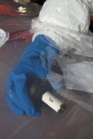 France, Bas-Rhin (67), Schiltigheim, intervention d'ingénieurs de l’Agence nationale pour la gestion des déchets radioactifs (Andra) chez des particuliers pour enlever la radioactivité d’un modèle rare de fontaine au radium centenaire, la source est une porcelaine irradiée au radium que l'on faisait infuser dans de l'eau froide dans un verre dédié