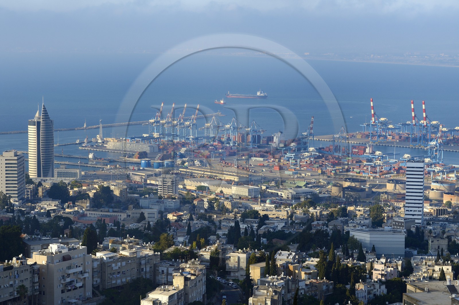 Israel, Haïfa, le centre ville et le port depuis le Mont Carmel
