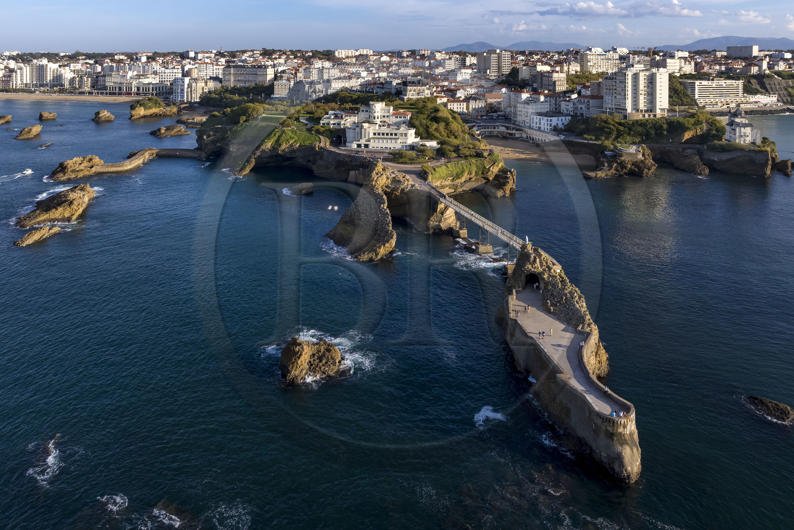 France, Pyrénées-Atlantiques (64), Pays-Basque, Biarritz, le Rocher de la Vierge (vue aérienne)