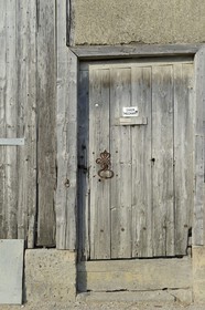 France, Marne, village of Saint-Amand-sur-Fion, farm door