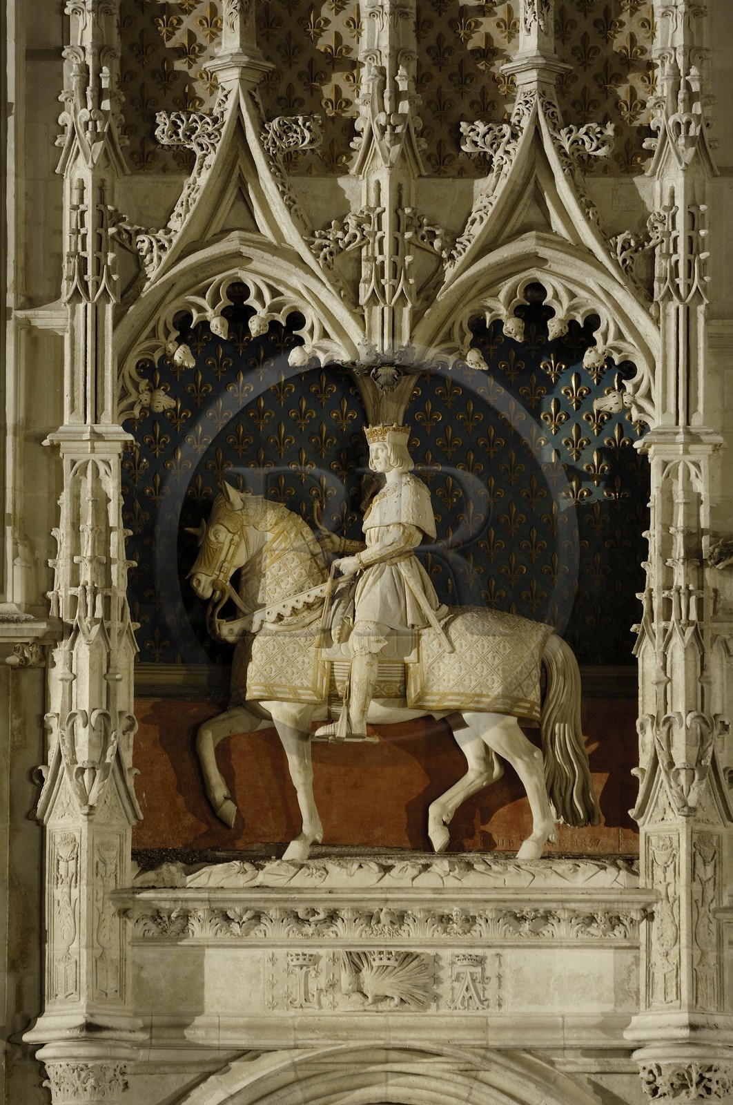 France, Loir-et-Cher (41), vallée de la Loire classée au Patrimoine Mondial de l'UNESCO, château de Blois, façade de l'aile Louis XII, statue équestre du Roi Louis XII