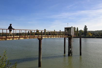 France, Seine-Maritime, Norman Seine River Meanders Regional Nature Park, Le Bas Mauny, Val des Leux tide-gauge on the Seine river
