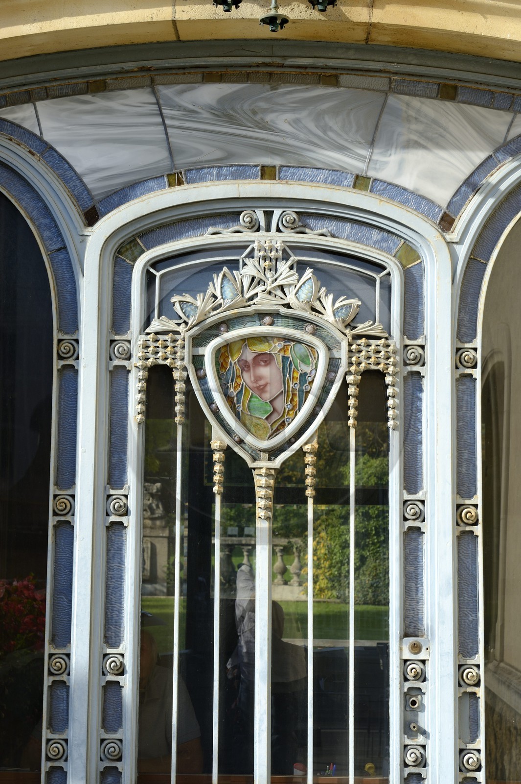 France, Meurthe-et-Moselle (54), Nancy, musée de l'Ecole de Nancy dans l'ancienne propriété d'Eugène Corbin, vitrail sur la porte principale