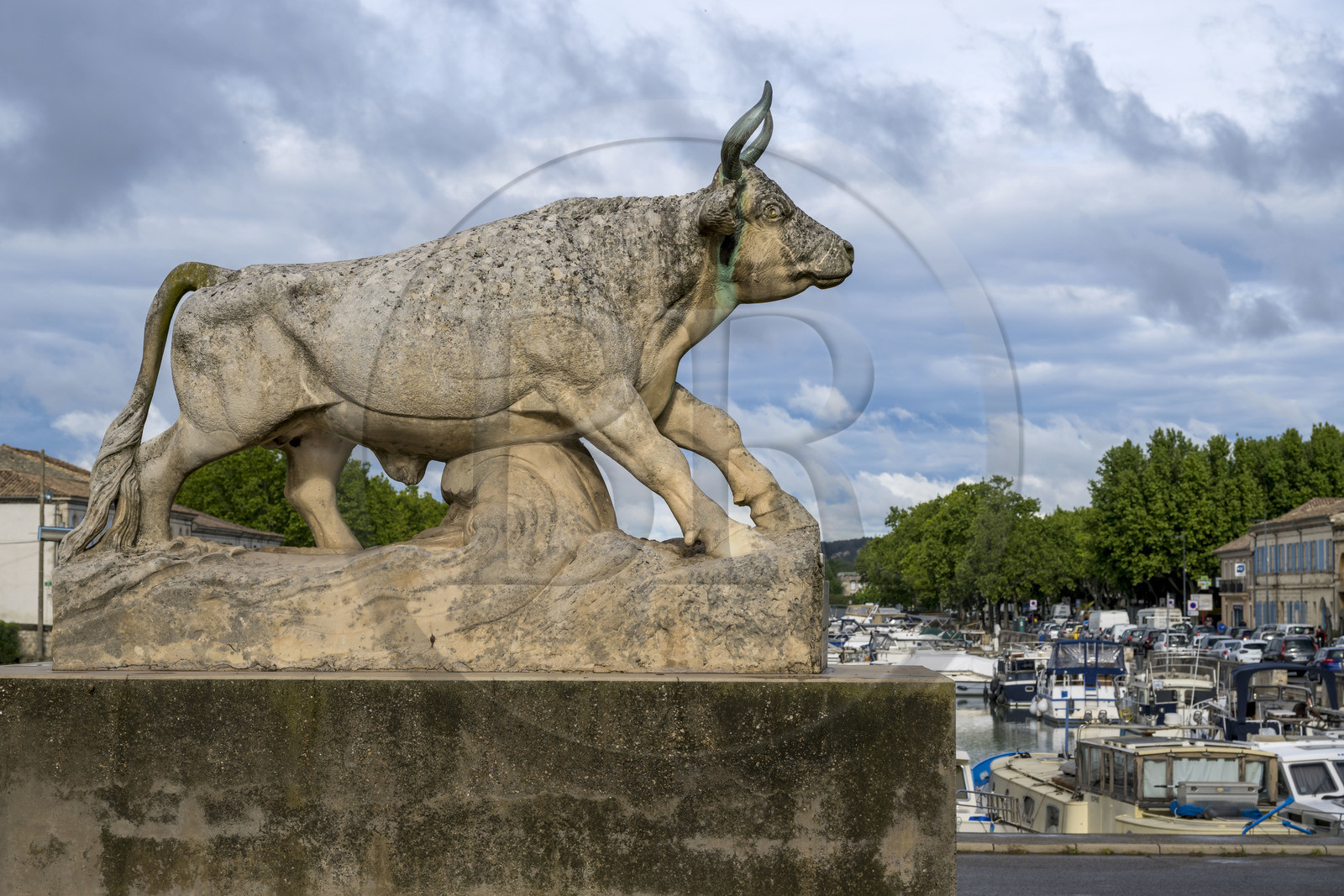 France, Gard, Beaucaire, monument to the bull Le Clairon born in 1920, the most famous bullfighter in 13 years of course camarguaise (Camargue cow race)