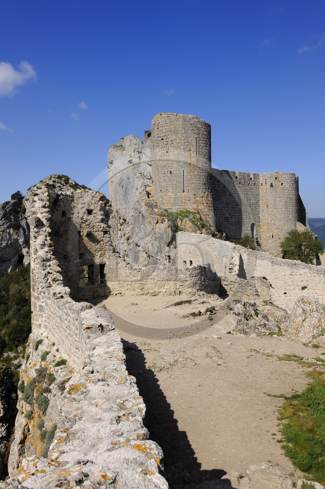 France, Aude, Peyrepertuse, the ruins of Cathar castle built in XIIth century, donjon of the lower court