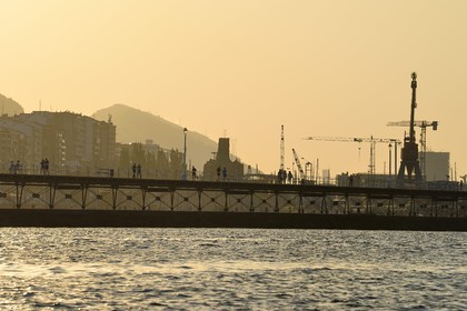 Espagne, Pays basque espagnol, Biscaye, Santurtzi, port industriel de Bilbao à l'embouchure du fleuve Nervion