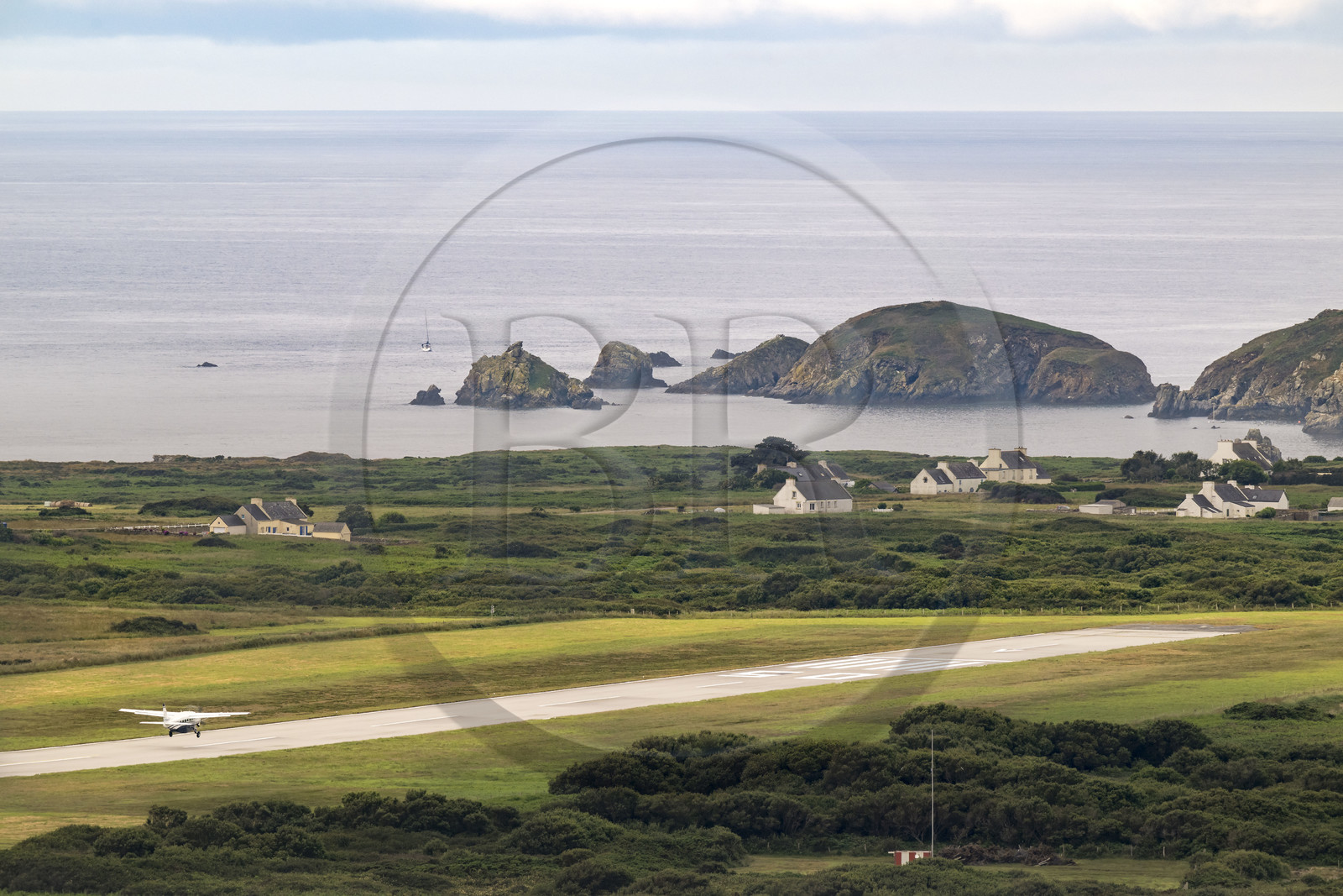 France, Finistère (29), Mer d'Iroise, Ile d'Ouessant, atterrissage du vol Finistair reliant Brest à Ouessant