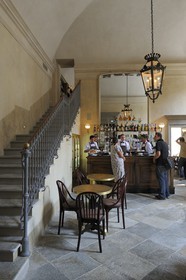 Italie, Lombardie, Milan, Piazza del Duomo, le Palais Royal de Milan (Palazzo Reale), le Cafe Giacomo