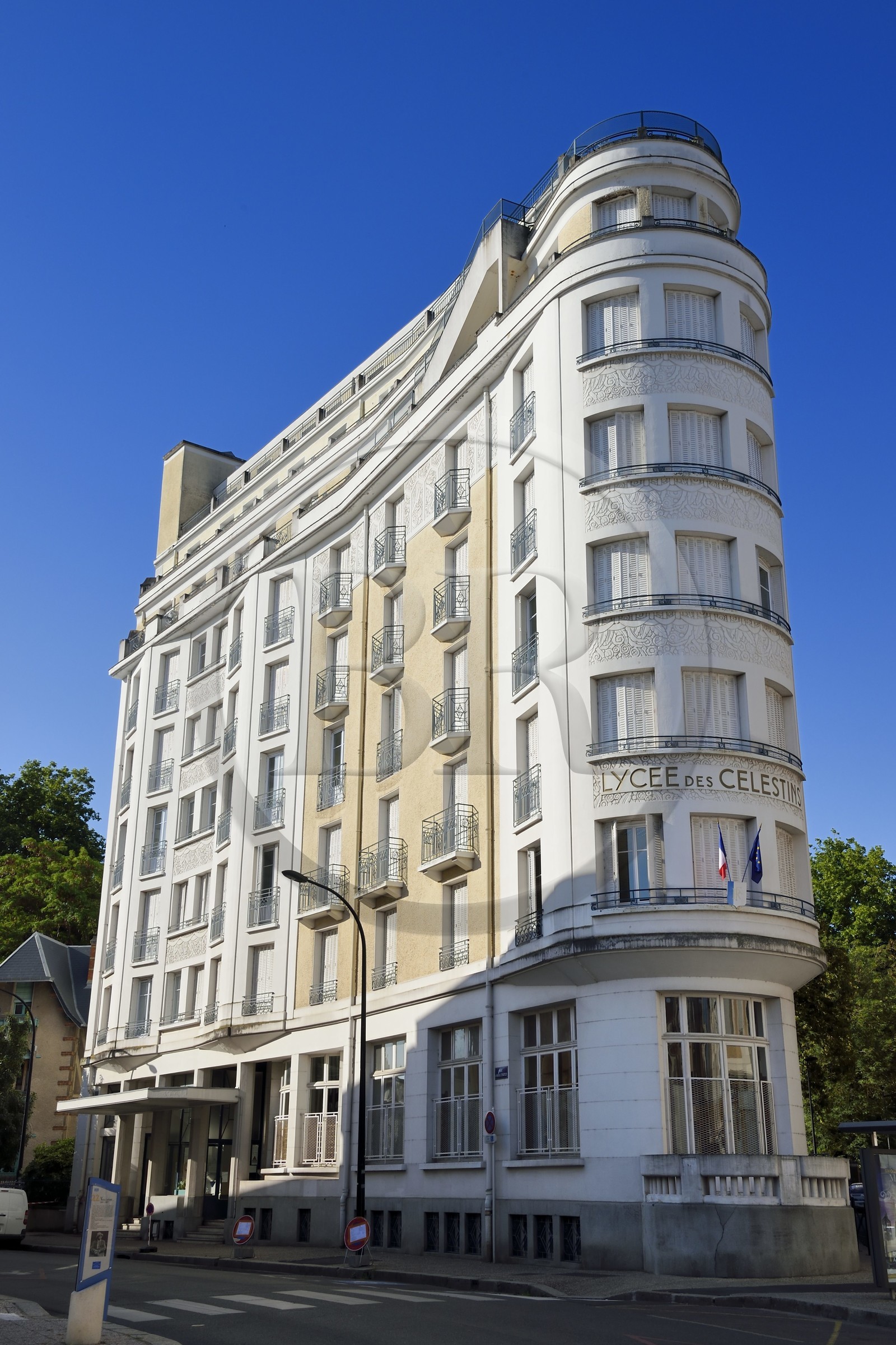 France, Allier (03), Vichy, l’ancien Hotel des Célestins devenu Lycée des Célestins, en forme de paquebot et de style Art Déco