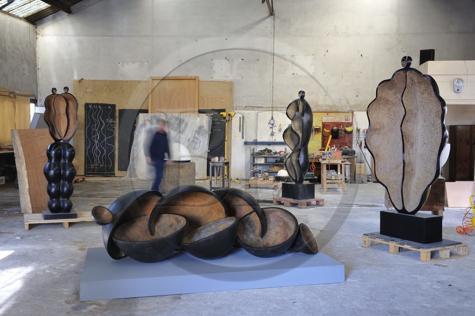 France, Calvados (14), Orbec, sculptures d'Axel Cassel