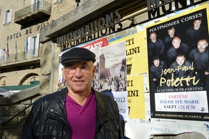 France, Corse-du-Sud (2A), Sartène, Jean-Paul Poletti, chanteur de polyphonies, chef de file du Chœur d’hommes de Sartène et directeur du Centre d'Art Polyphonique de Corse