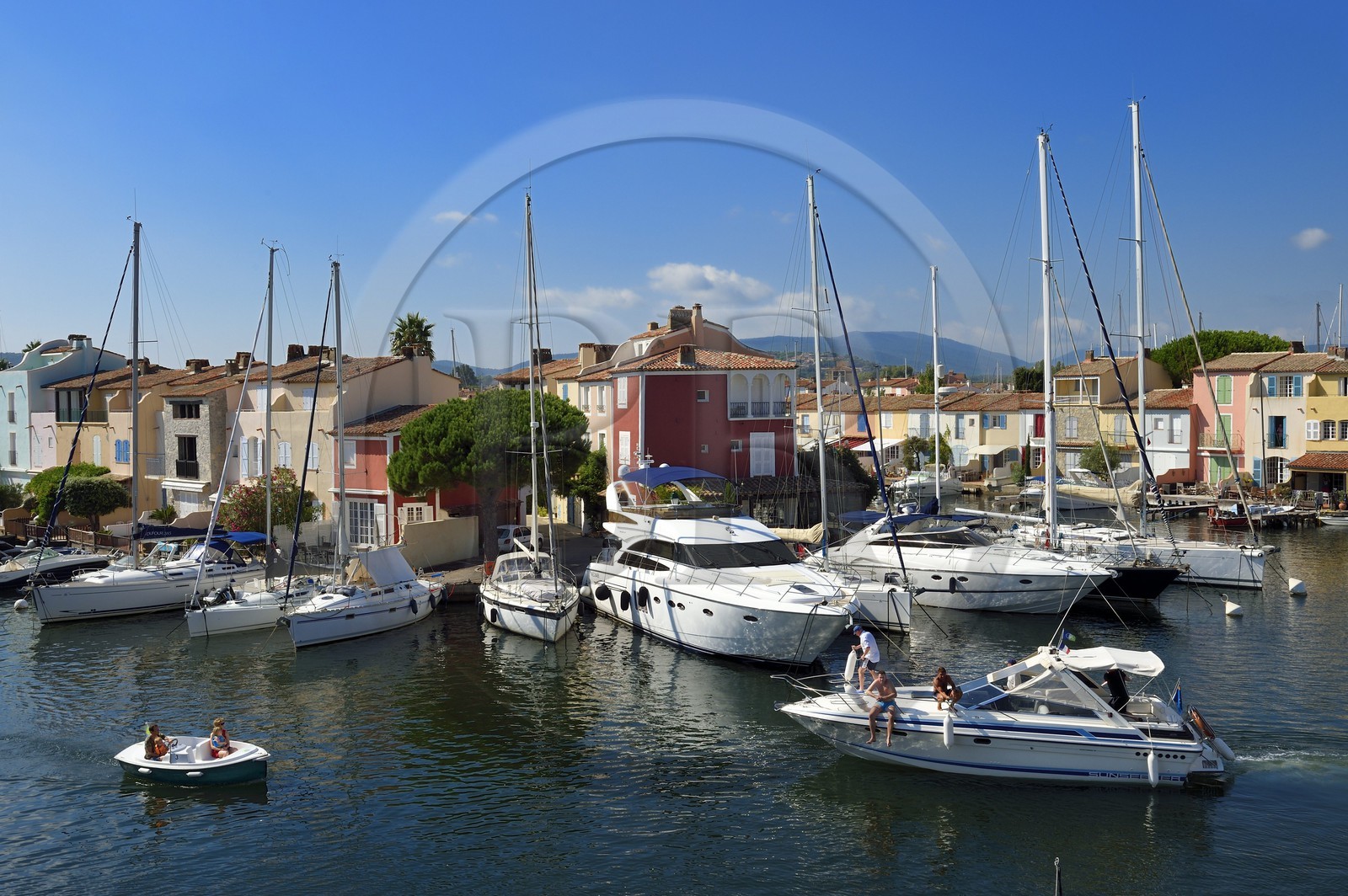 France, Var (83),  golfe de Saint-Tropez, la cité lacustre de Port-Grimaud, maisons avec leur ponton privé
