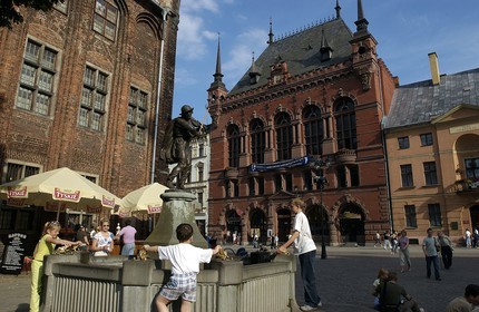 Pologne, Kujavie-Poméranie, ville de Torun, le palais Meissner (place du marché de la vieille ville) et l' Hôtel de ville